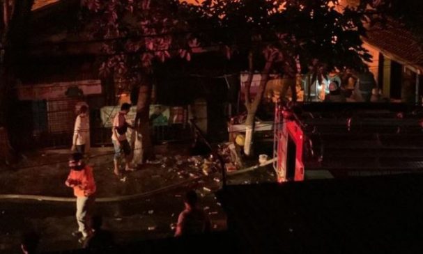 Diskar PB Kota Bandung Kirimkan 13 Unit Pemadam, Upaya Redakan Kebakaran Pasar Sadang Serang