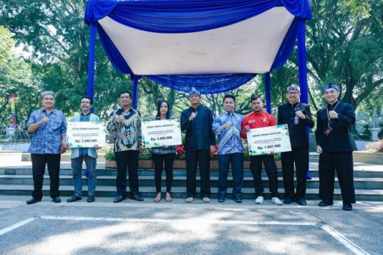 Pemkot Bandung Serahkan Bantuan Kepada 1.008 KK Warga Terdampak Citarum Harum dengan Total Rp6 Miliar