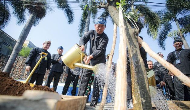 Pemkot Canangkan OTW Bandung Teduh, Tanam 100 Pohon Pule Sepanjang Jalan Sudirman