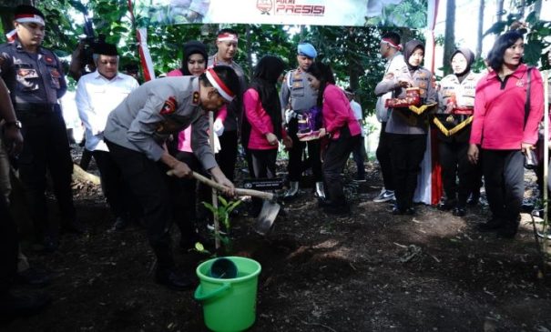 Polda Jabar Laksanakan Penanaman Pohon Secara Serentak Dalam Rangka HUT Kemerdekaan RI ke-78