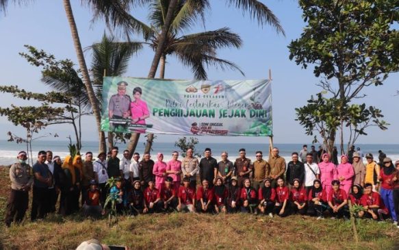 Reboisasi dan Kurangi Polusi Udara, Polisi Tanam Ribuan Pohon di Sukabumi