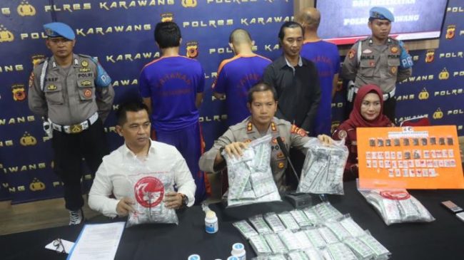 Tim Sanggabuana Polres Karawang Berhasil Membekuk Tiga Pengedar Obat Terlarang