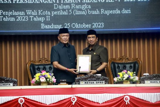 Fraksi-Fraksi DPRD Kota Bandung Kaji Materi 5 Bakal Raperda Baru
