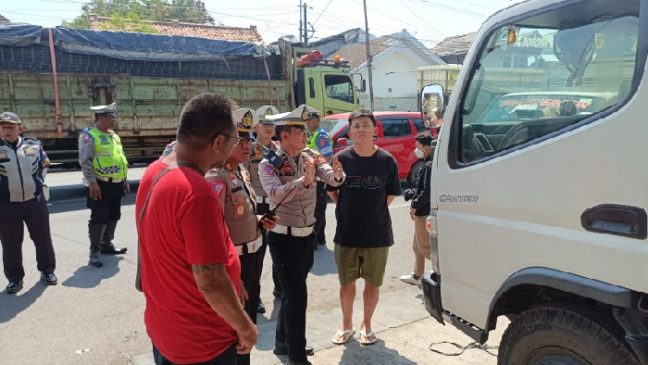 Polisi Laksanakan Sosialisasi Tertib Berlalulintas di Cirebon