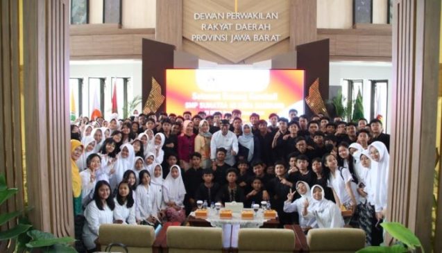 DPRD Jabar Terima Studi Lapangan SMP Sumatera 40