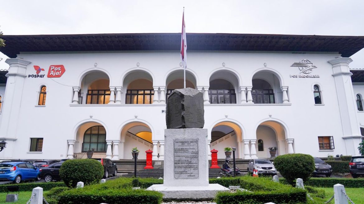 Gambar 1 Gedung Kantor Pusat Pos Indonesia