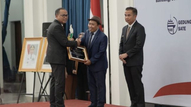 Menjelang Akhir Tahun, bjb Raih Anugerah Keterbukaan Informasi Publik 2023