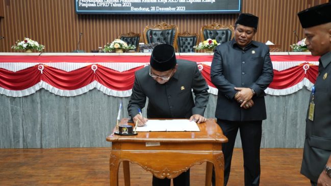 DPRD Kota Bandung Berikan Persetujuan Tukar Menukar Barang Milik Daerah
