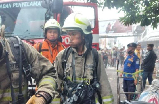 Diskar PB Kota Bandung Berhasil Padamkan Kebakaran di Pasar Baru