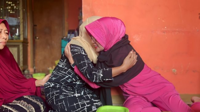 Wujud Kepedulian, Polisi Lakukan Takziah Kepada Keluarga Korban Longsor Subang
