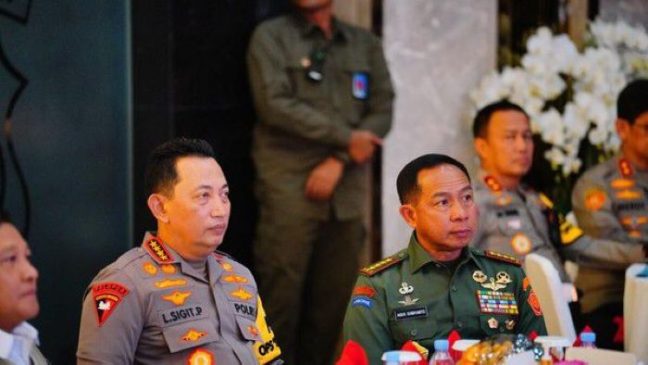 Panglima TNI Hadiri Vicon Bersama Kapolri Pantau Pengamanan Malam Tahun Baru