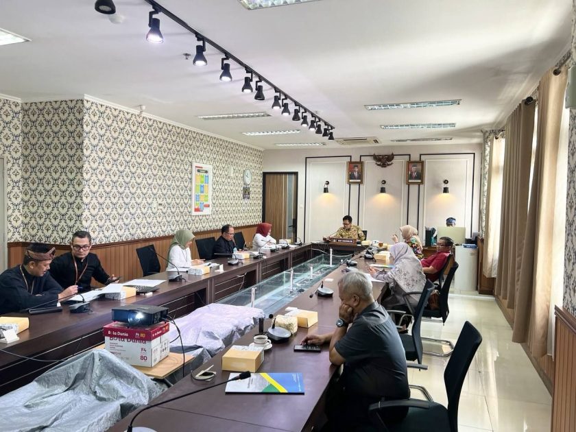 Pansus 5 DPRD Kota Bandung Selesaikan Pembahasan Raperda Toko Modern