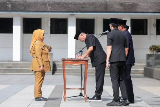 Pj Wali Kota Bandung Lantik 116 PNS Jabatan Administrator, Pengawas, dan Fungsional
