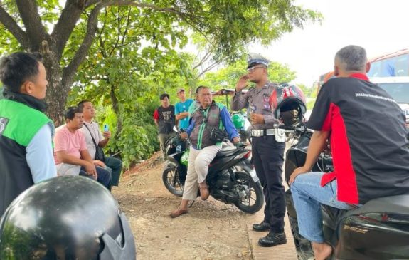 Polisi Serukan Keselamatan Berkendara Kepada Driver Ojol di Karawang