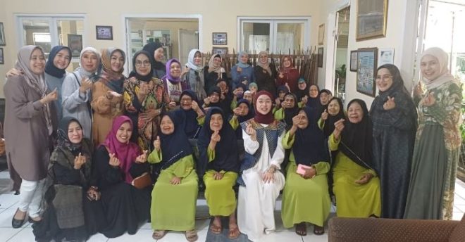 ‘Nyaah Ka Sepuh’, IKWI Jawa Barat Kunjungi Panti Tresna Werdha Budi Pertiwi