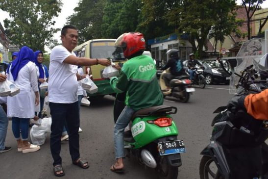Ratusan Takjil Dibagikan di Hari Kedua Agenda Rutin Tahunan PWI Pokja Kota Bandung