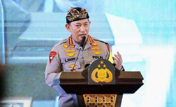 Kapolri Beri Penghargaan Calon Siswa Bintara Jari Putus Dibegal Masuk Bintara Polri