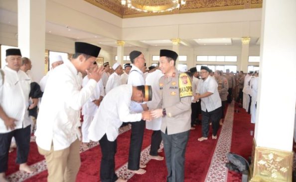Wakapolda Jabar Lepas Calon Jemaah Haji Keluarga Besar Polda Jabar Tahun 1445/2024