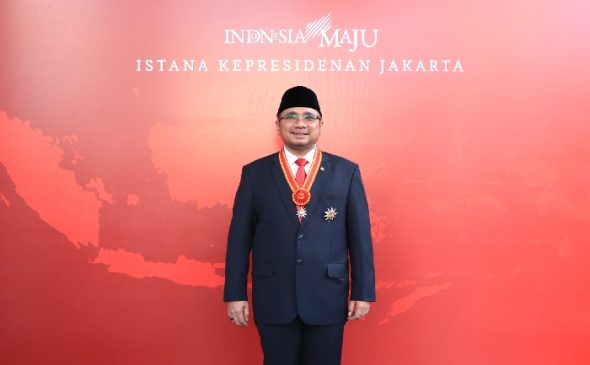 Gus Men Terima Tanda Kehormatan Bintang Mahaputera Utama dari Presiden Jokowi