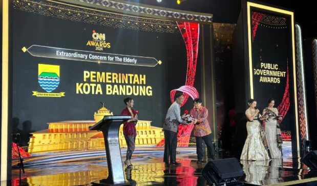 Dua Penghargaan Bergengsi Diraih Pemkot Bandung Pada Ajang CNN Indonesia Award 2024
