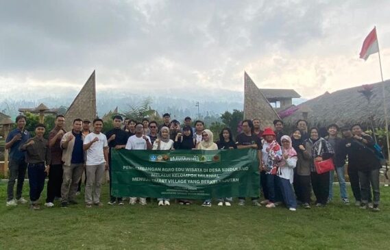 Tim PKM Universitas Sangga Buana Bersama Mitra Studi Banding ke Kawasan Agro Edu Wisata Eptilu Garut