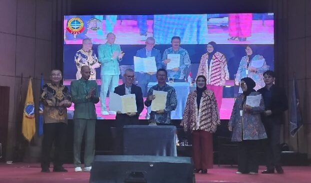 Prosesi Penerimaan Mahasiswa Baru USB YPKP Bandung 2024-2025 Dihadiri Duta Besar RI untuk Slovakia