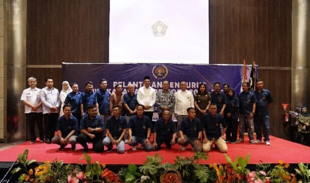 PWI Karawang Resmi Dilantik, Wina Berpesan Jaga Kode Etik Jurnalistik