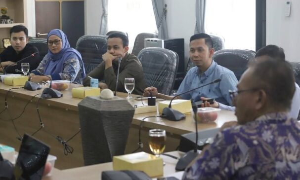 Bahas Persoalan Sampah dan Air, Komisi C DPRD Kota Bandung Undang Peneliti Komunikasi Lingkungan Unpad