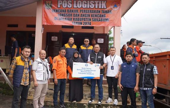 Korban Bencana di Kabupaten Sukabumi Dapat Bantuan Survival Kit dan Sembako dari BRI Grup