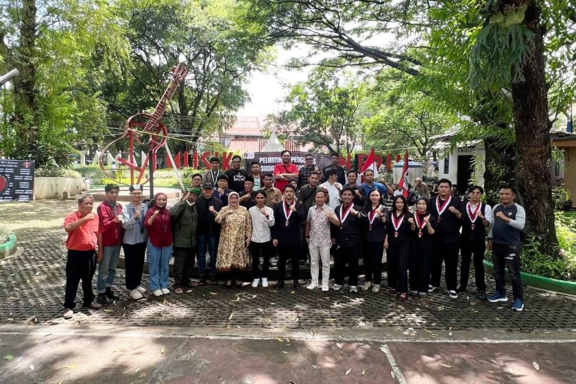 Hadiri Pelantikan Pengurus Baru, Rieke Suryaningsih Ajak GMNI Cabang Bandung Kolaborasi