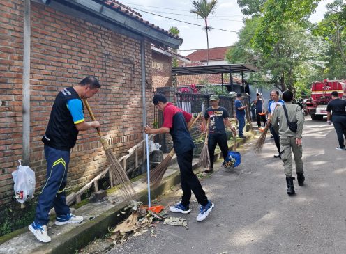Sebanyak 15 Orang ASN DPRD Kota Bandung Ikut Partisipasi Program Jumat Bersih Perdana