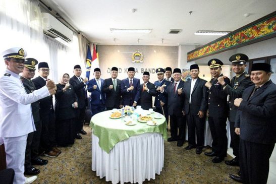 Rapat Paripurna, DPRD Umumkan Hasil Penetapan Wali Kota dan Wakil Wali Kota Bandung Terpilih 2025-2030