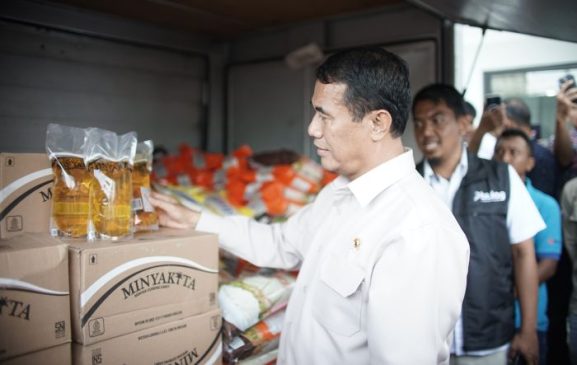 Mentan dan Wamentan Pantau Langsung Operasi Pasar Pangan Murah di Magelang