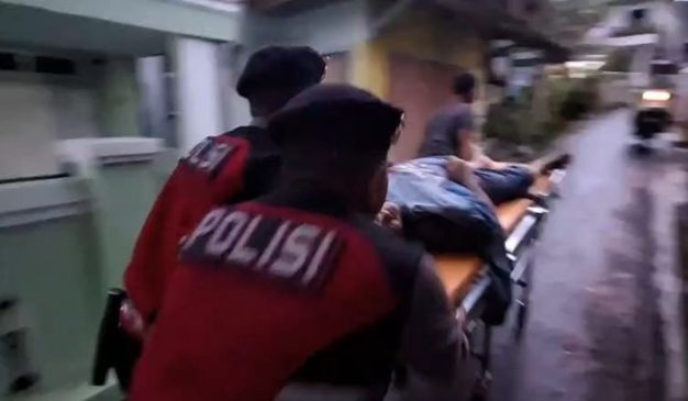 Polisi Bantu Warga Alami Sakit Jantung di Cisolok Sukabumi