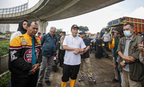 Tinjau Kawasan Flyover Ciroyom, Erwin Ajak Warga Buang Sampah Pada Tempatnya