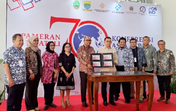 PosIND Bersama Kemenbud RI Hadirkan Pameran Filateli 70 Tahun KAA