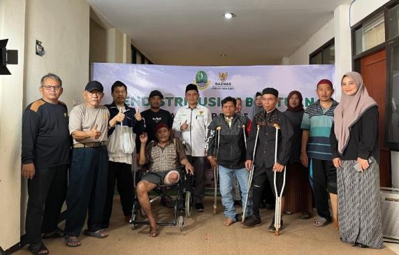 Program ‘Abdi Nagri Nganjang Ka Warga’ Sebanyak 27 Penyandang Disabilitas Dapat Bantuan Kaki Palsu dari Baznas Jabar