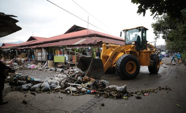 DLH Kota Bandung Turun Tangan Bersihkan 80 Ton Sampah di Pasar Gedebage