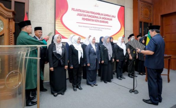 Sekda Lantik 16 Pejabat Fungsional Pemkot Bandung