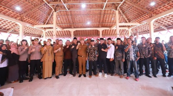 Pelantikan Ketua RW dan RT Kelurahan Pasirwangi, AA Abdul Rozak Berikan Pesan Jaga Amanah