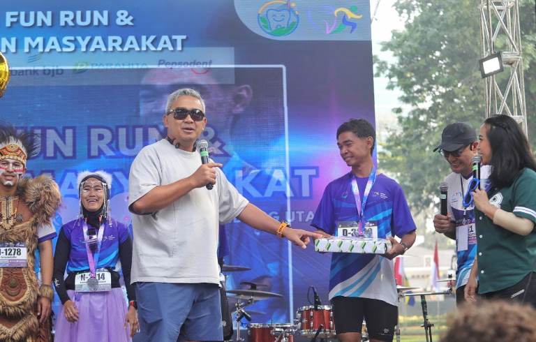 Farhan Tegaskan Setiap Kegiatan Pemkot Bandung Harus Disertai Bakti Sosial untuk Warga