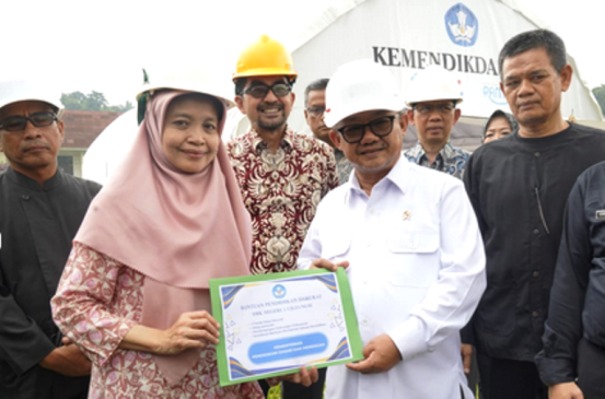 Mendikdasmen Bersama Disdik Jabar Pastikan Perbaikan Atap Roboh SMKN 1 Cileungsi Bogor