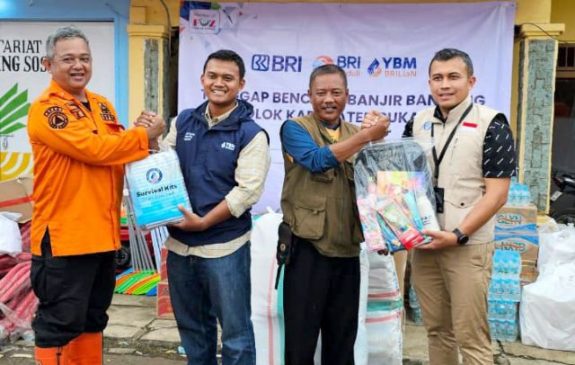 BRI Bersama YBM BRILian Region 9 Salurkan Bantuan kepada Masyarakat Terdampak Bencana Banjir dan Longsor di Cisolok dan Cikakak