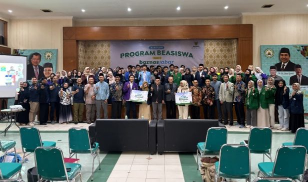 Sebanyak 102 Mahasiswa Berprestasi Dapat Beasiswa dari Baznas Jabar