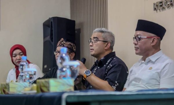 Farhan Dorong Setiap RW Rekrut Petugas Pemilah Sampah