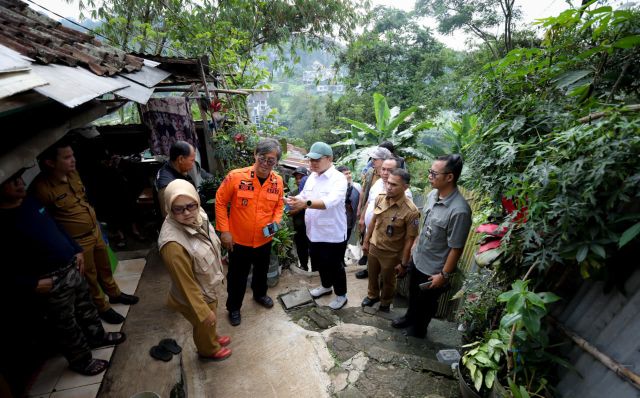 Pemkot Bandung Evakuasi Dua Rumah di Cidadap Akibat Ancaman Longsor, Warga Zona Rawan Diminta Waspada