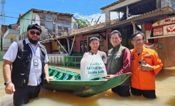 BAZNAS Jabar Salurkan 500 Paket Sembako untuk Warga Terdampak Banjir di Kabupaten Bandung