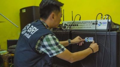 BRI BO Cibadak Salurkan Bantuan Alat Musik ke Komunitas Seni di Sukabumi, Dorong Kreativitas Generasi Muda