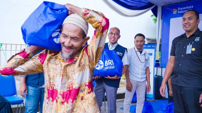 BRI Region 9 Salurkan Paket Sembako di Kelurahan Braga, Wujud Nyata CSR Sambut HUT ke-130