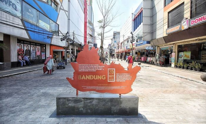 Masuk tahun kedua, Muhammad Farhan genjot infrastruktur, ekonomi rakyat, dan serapan tenaga kerja lewat visi Bandung Utama berbasis data.